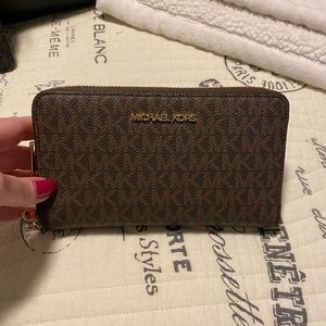 Michael Kors wristlet wallet